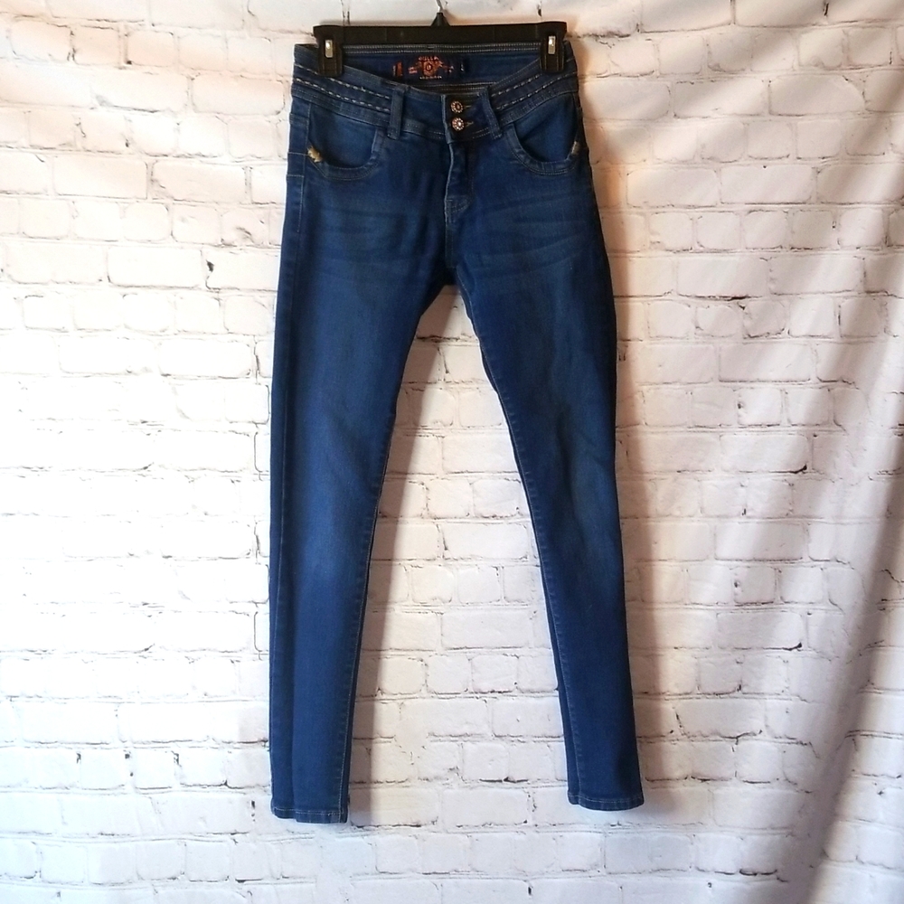 NWOT Bella Super Skinny Dark Wash Jeans Butt Lifting